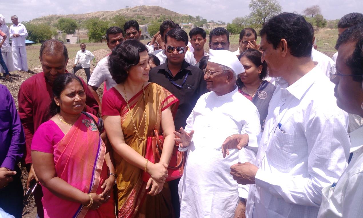 Visit to Adarshgaon Hivre Bazar with Anna Hazare and community representatives